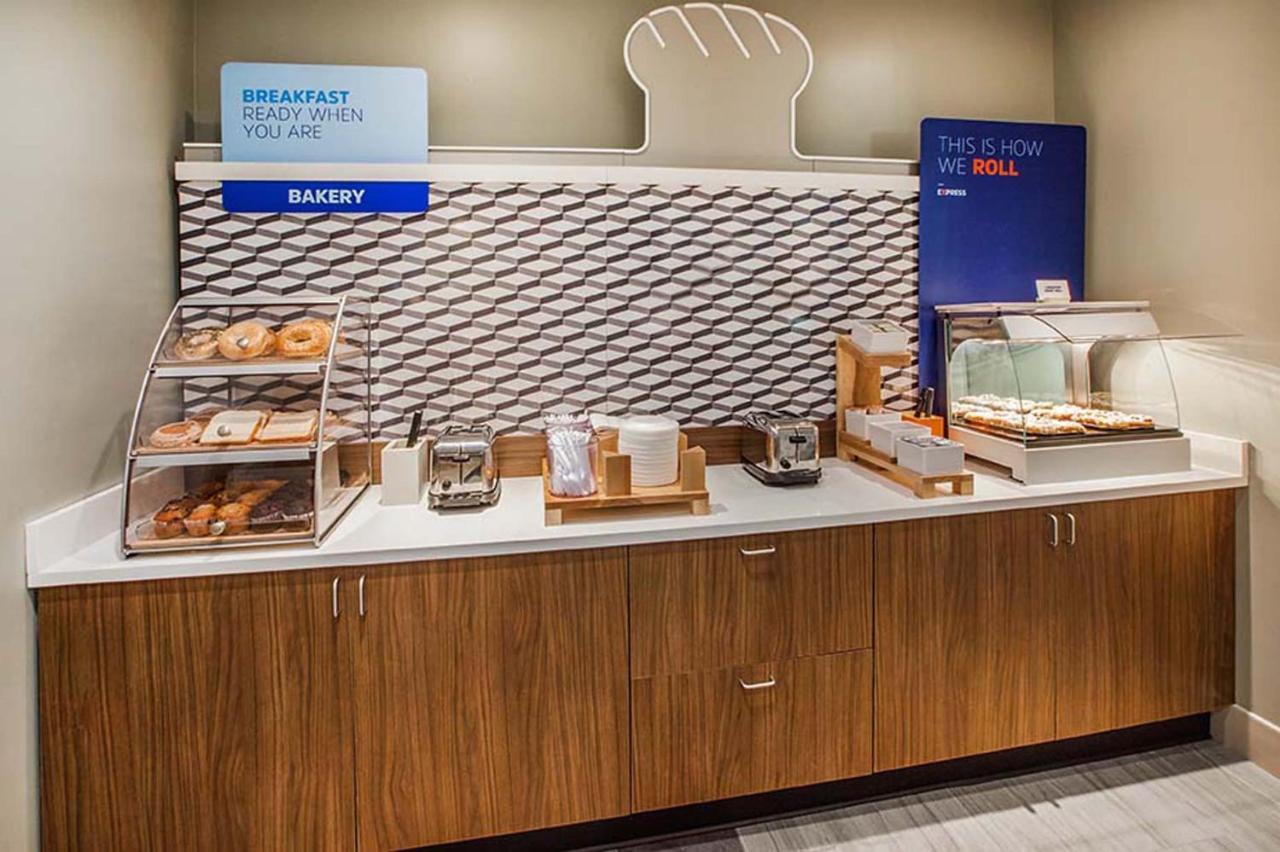 Express Portland West/hillsboro By Ihg Hotel 2*